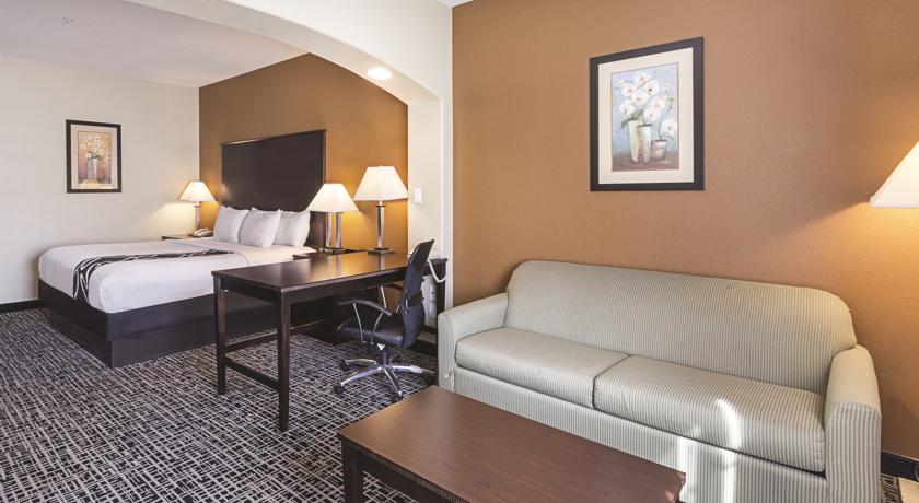 La Quinta Inn & Suites by Wyndham San Antonio The Dominion